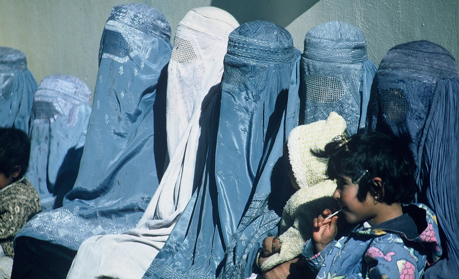Group_of_Women_Wearing_Burkas_Zaccarias_PD