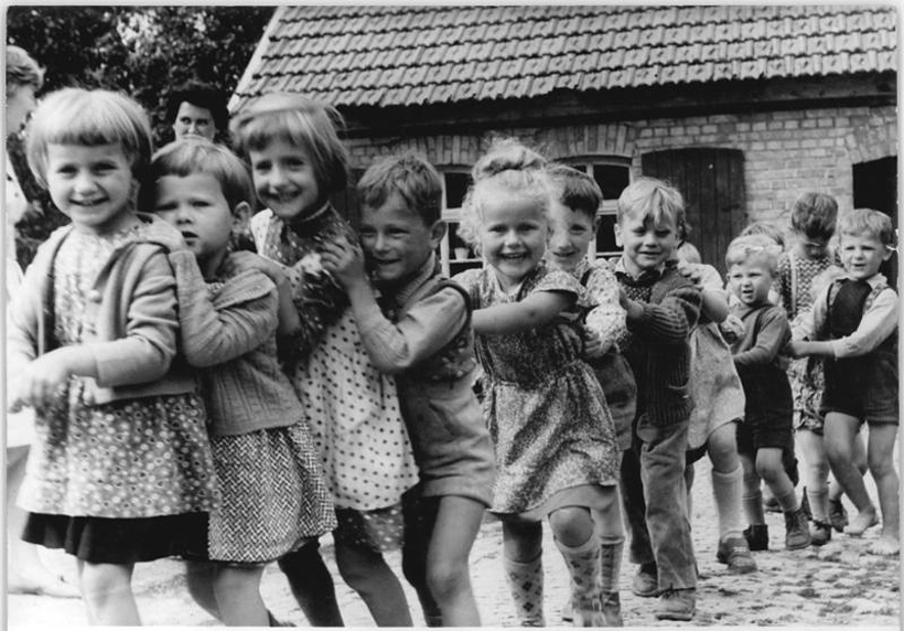 Henningsleben, Kindergartenkinder im Spiel