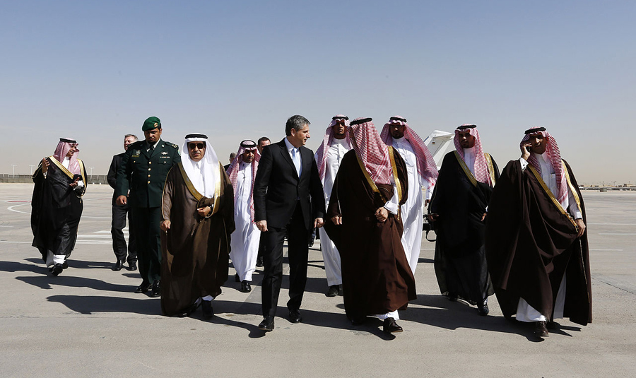 sons_saudi-arabien_bild_AM_Spindelegger_in_Saudi_Arabien_(8466915443)