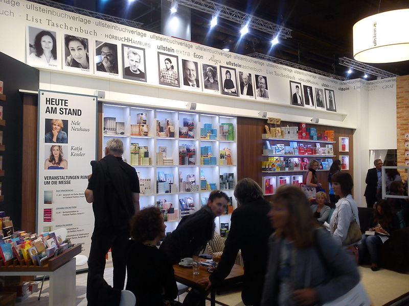 ullstein messestand bearbeitet