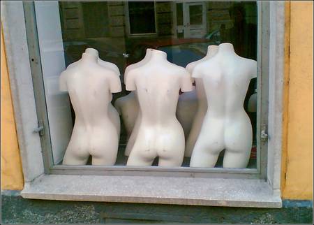 Mannequins_2nd_hand_copyright_Christiane_Zintzen