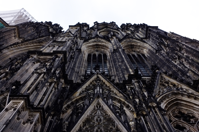 Köln Dom Massiv aussen 01