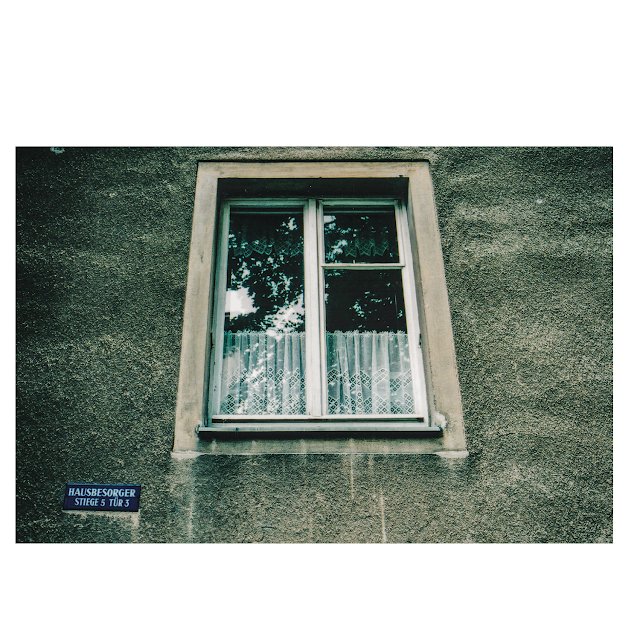 red vienna - still lives III (2003) © Chris Zintzen | panAm productions