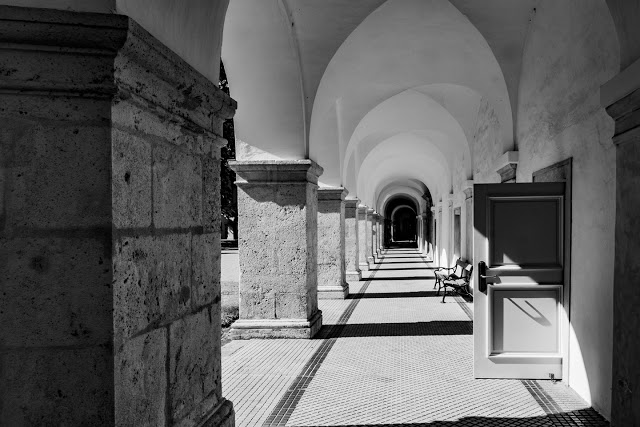 Kreuzgang Stift Heiligenkreuz © Chris Zintzen @ panAm productions 2020