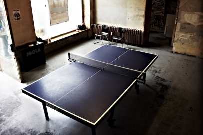 Tischtennisplatte im Dr. Pong