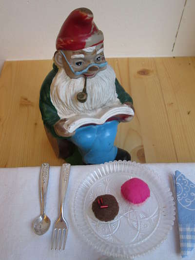 Lesender Zwerg