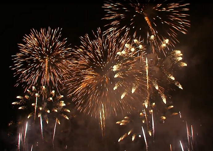 Neujahrsgruss 2015 - Silvester 2014 - Feuerwerk - Glarean Magazin
