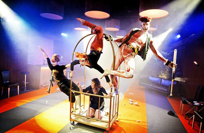 ViirusTheater Hhlentiere1 700 cata portin u