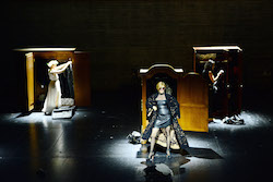 MaximGorkiTheater schwimmen lernen1 250 Thomas Aurin