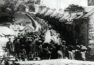 Wenn der Industrie und der Wirtschaft ganze Landstriche geopfert werden: Szene aus dem s/w-Film Wenn der Industrie und der Wirtschaft ganze Landstriche geopfert werden: Szene aus dem s/w-Film