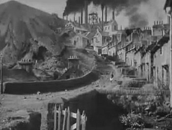 ...drohende Zerstörung durch rauchende Fabrik-Schlote - Richard Llewellyn: So grün war mein Tal - Roman (Vergessene Bücher)