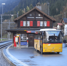 Die Tavanasa-Bahnstation bei Breil/Brigels in der Surselva