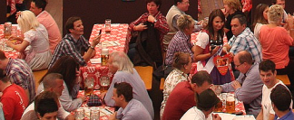 Festzelt - Biergemeinde - Musik-Stimmung - Glarean Magazin