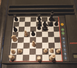 Schachcomputer - Computerschach - Schachstrategie - Fernschach - Schachanalysen - Kasparov-Tischcomputer - Glarean Magazin