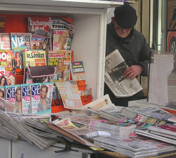 Roman-Klischee - Pfarrer kauft Sexheftchen am Kiosk - Glarean Magazin