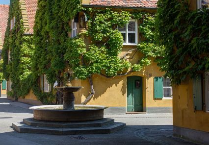 Fuggerei: Brunnen
