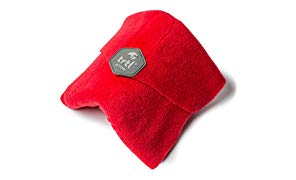 Trtl Pillow – Wissenschaftlich belegt super weiches Nacken unterstützendes Reisekissen - Waschmaschinenfest Rot
