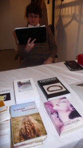 Büchertisch