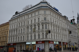 Mann auf dem Dach