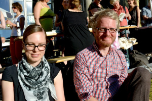 Die Klappentexterin und Daniel Beskos von mairisch