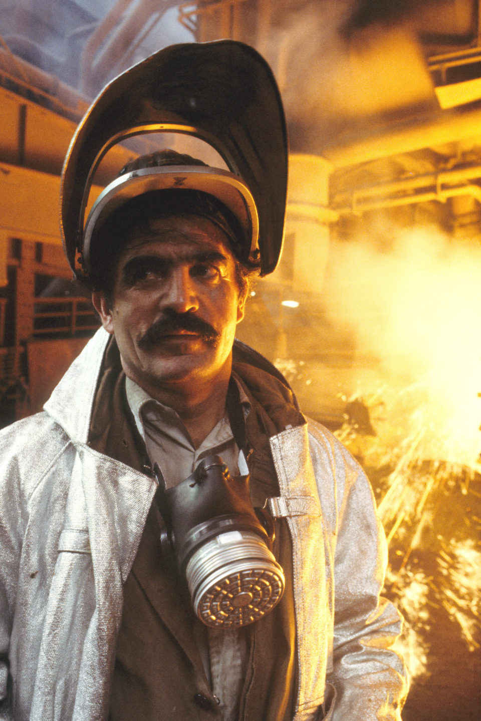 Ein türkischer Stahlarbeiter am Hochofen bei ThyssenKrupp, Duisburg