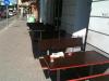 Lesen-vor-dem-Waschsalon-Sonne-050610