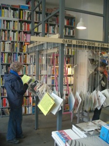 eine Ausstellung der Architekturzeitschrift OASE  © Pro qm