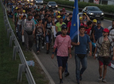 "March of hope" von Ungarn nach Österreich, 4. September 2015, © by Sebastian Brötzner