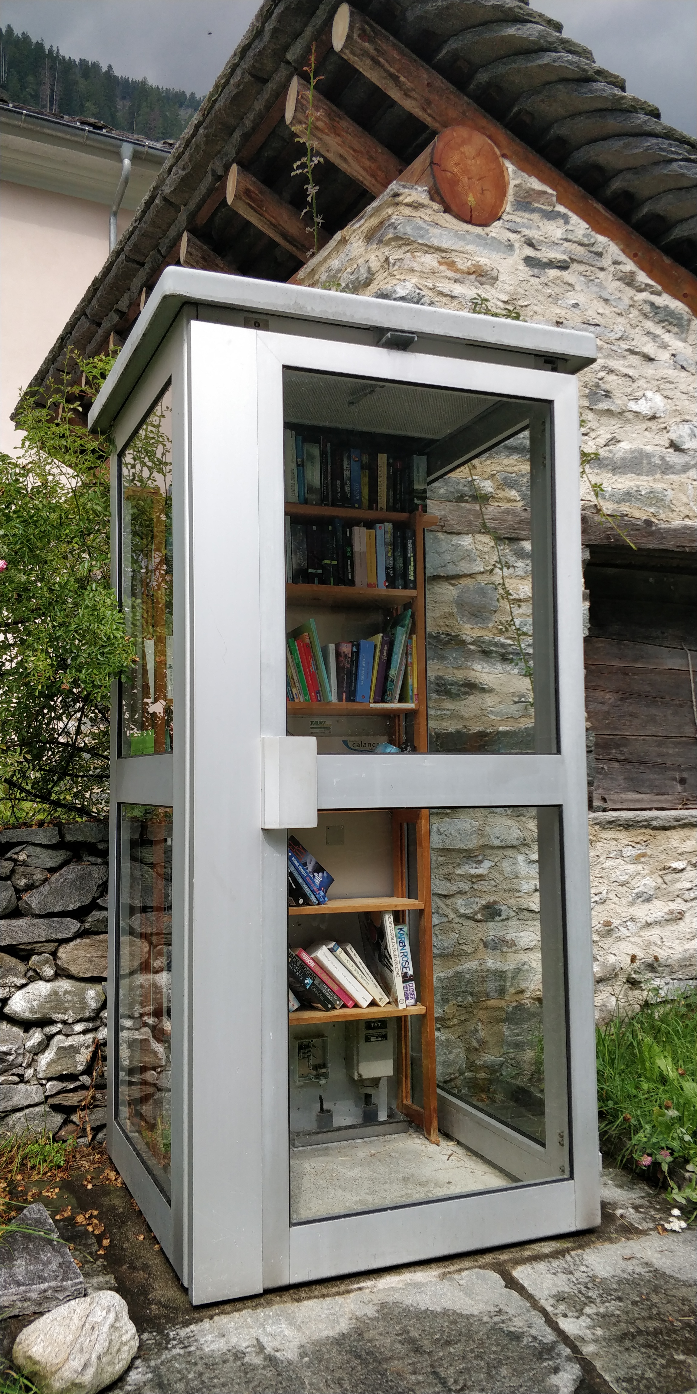 Bücherschrank