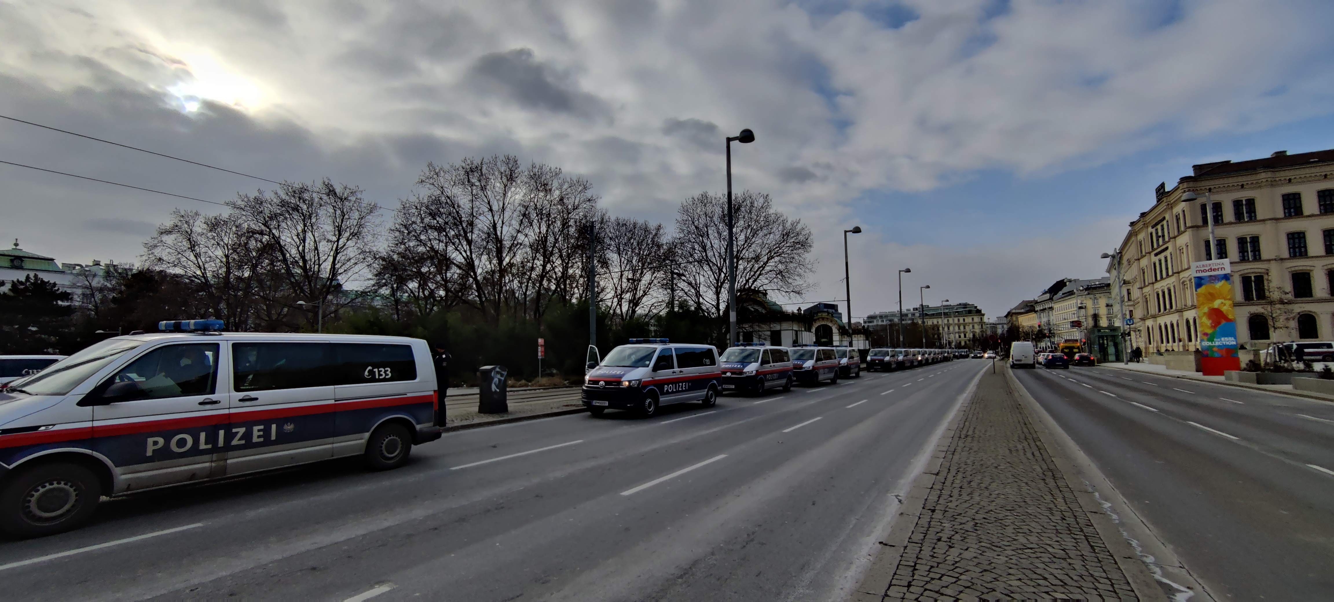 Polizeiautos, Polizeiautos, Polizeiautos, ...[