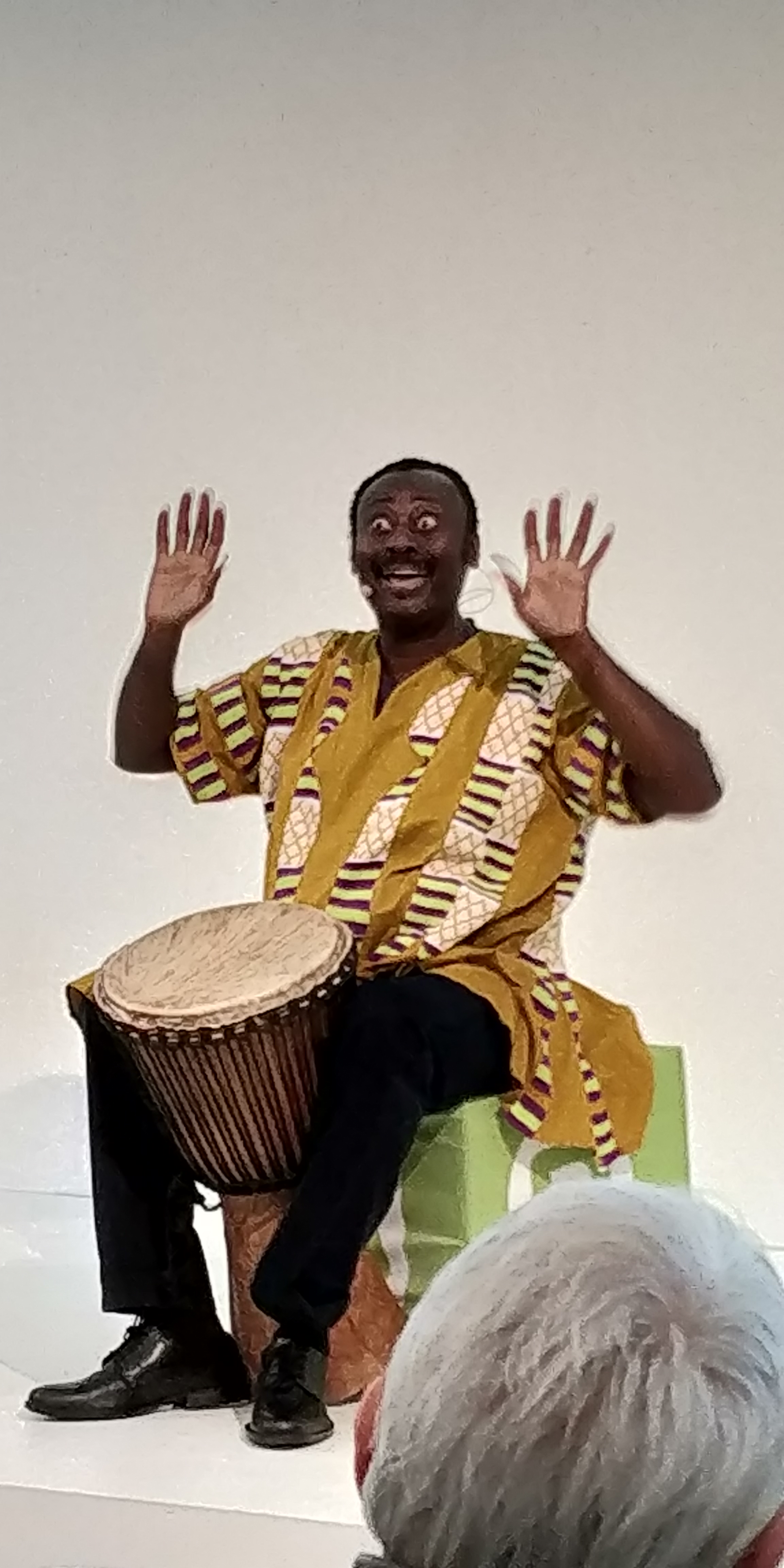 Patrick Addai beim Trommeln