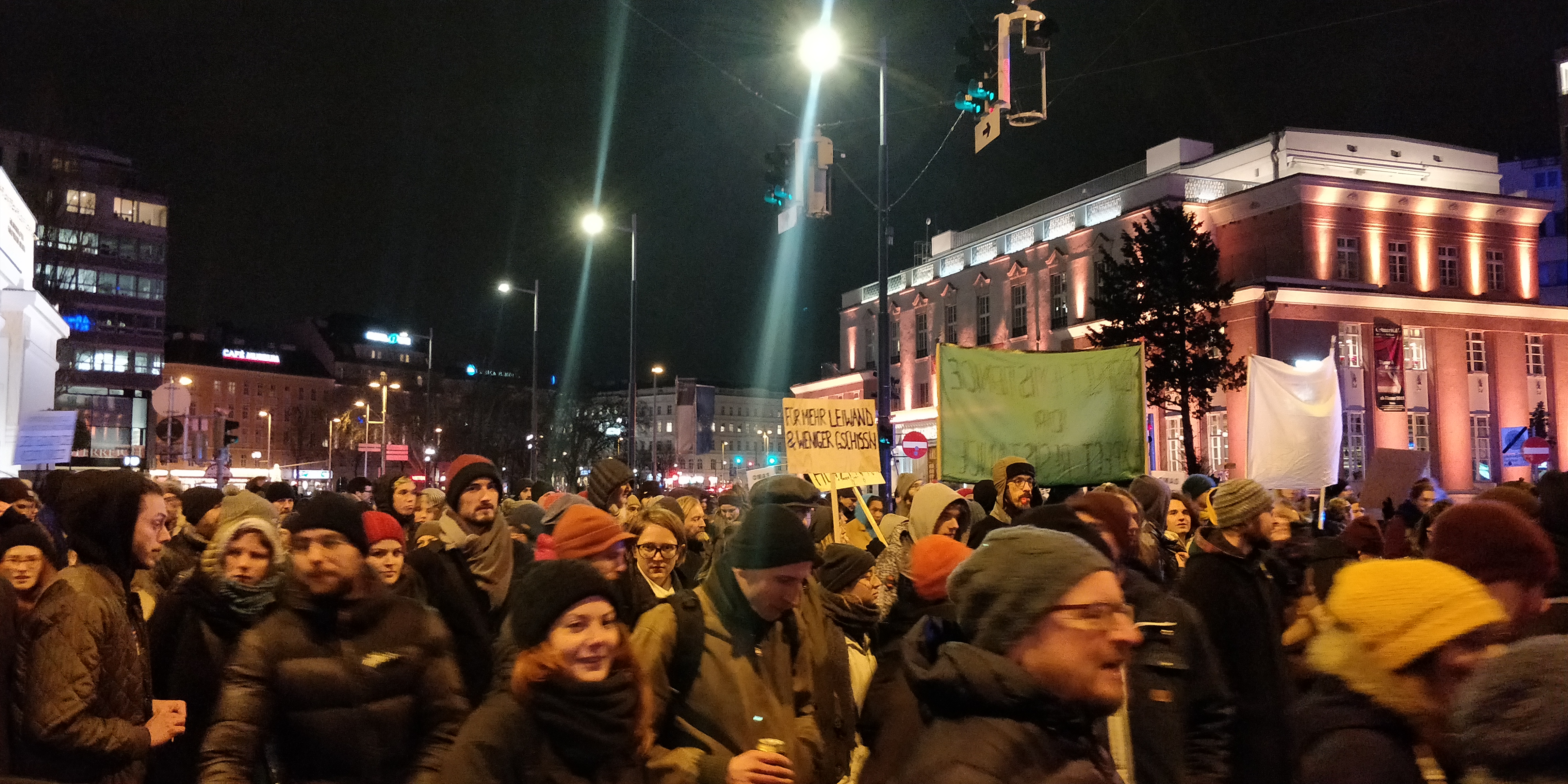 Vor dem ehemaligen Verkehrsbüro