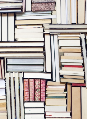 Adrian Kasnitz, ein französisches Bücherpaket schnüren