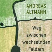 Weg zwischen wechselnden Feldern