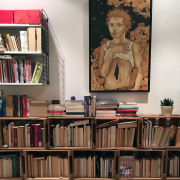 My white male bookshelf steht bei Christian Dittloff, Autor