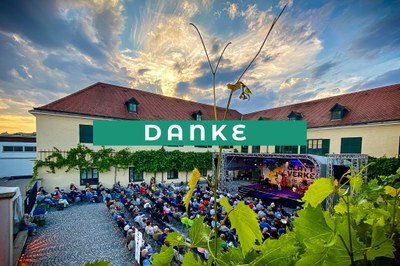 Wir bedanken uns bei allen Mitarbeiter*innen, Künstler*innen, unserem Kooperationspartner Radio Ö1 und vor allem unserem Publikum, dass auch Glatt&Verkehrt 2020 von dem Spirit getragen wurde, der seit 24 Jahren die besondere Atmosphäre des Festivals ausmacht.