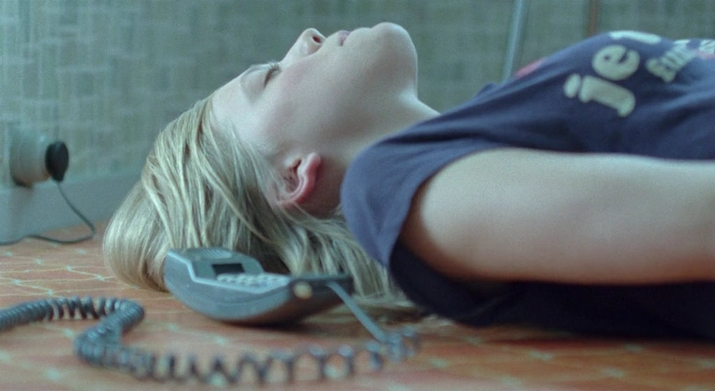 Alma befriedigt sich selbst mit Telefonsex | © 2012 - New Yorker Films