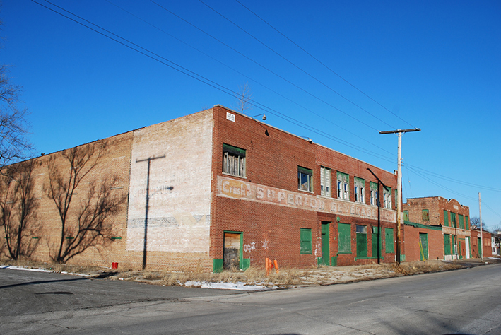Superior Beverage Co at 21st Ave Gary, Indiana | Lotzman Katzman (CC BY 2.0)