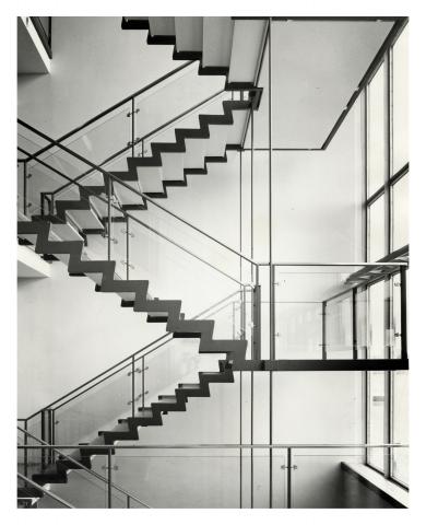 Treppe Aage Strüwing
Arne Jacobsen: Rathaus von Rødovre, 1955
Silbergelatine-Abzug, 23,7 x 17 cm
EPFL Archives de la construction moderne, Fonds Alberto Sartoris, Lausanne
© Nachlass Strüwing