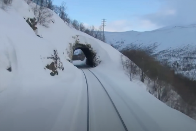 Tal des Rana Der Aufstieg im Tal des Rana zur Hochebene, wo der Polarkreis überquert wird, ist steil und felsig – km 560