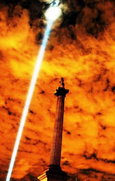 Trafalgar Square Beginn der Gedenkfeiern für den 1. Weltkrieg, den „Grossen Krieg“. In weiten Teilen Londons gehen die Lichter aus. Auch die Beleuchtung der Nelson-Säule auf dem Trafalgar Square wird ausgeschaltet, und zwar genau zu dem Zeitpunkt, als vor hundert Jahren Grossbritannien in den Krieg eintritt. Der Erste Weltkrieg fordert mehr als 17 Millionen Tote. (Foto: Keystone/AP/Sean Dempsey)