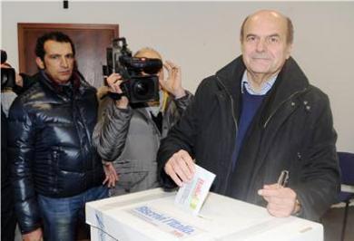 Pier Luigi Bersani bei der Stimmabgabe in Piacenza