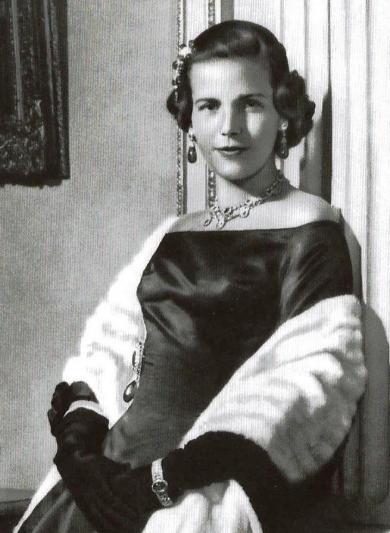 Liliane Baels. Wegen ihr trat König Leopold III. zurück. Retouchierte Fotografie. Fotograf unbekannt. Aus: &quot;Alexis Schwarzenbach, Königliche Träume&quot;.
