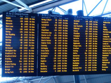 Anzeigetafel in Leeds: On time