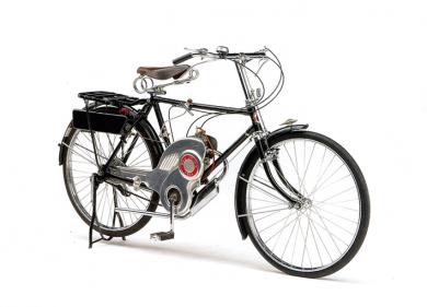 Hoffmann_97 Das erste Modell von Suzuki von 1952 - 1 PS ! - Aber so viel anders waren die ersten Motorradmodelle Europas und der USA auch nicht konzipiert.
