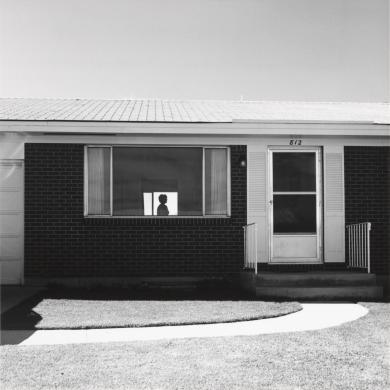 Colorado Springs, Colorado, 1968Silbergelatine-Abzug, 15.1 x 15.2 cmYale University Art Gallery, gekauft mit einer Schenkung von Saundra B. Lane und Zuschüssen ausdem Trellis Fund sowie dem Janet and Simeon Braguin Fund.© Robert Adams
