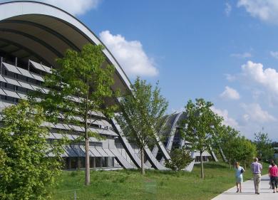 Zentrum Paul Klee Das Kulturzentrum Paul Klee, ein Bau von Renzo Piano am östlichen Stadtrand von Bern, wurde 2005 in Betrieb genommen. (Bild: André Pfenninger)