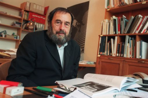 Harald Szeemann, aufgenommen im November 1999 (Foto: Keystone/Walter Bieri)