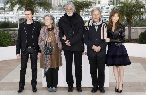 Alexandre Tharaud, Emmanuelle Riva, Regisseur Michael Haneke, Jean-Louis Trintignant und Isabelle Huppert präsentieren am 65. Filmfestival in Cannes den Film «Amour». (Foto: Keystone/AP/Lionel Cironneau)