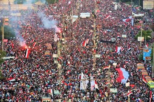 Kairo 30. Juni 2013: Hunderttausende demonstrieren in der ägyptischen Hauptstadt und in andern Städten gegen Präsident Mohammed Mursi und verlangen seinen Rücktritt. Mursi hatte sein Amt ein Jahr zuvor angetreten. Im Mai 2015 bestätigt das oberste ägyptische Gericht das Todesurteil gegen Mursi und 106 Muslimbrüder. (Foto: Keystone)